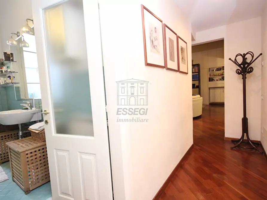 Immagine 6 di Appartamento in vendita  a Lucca