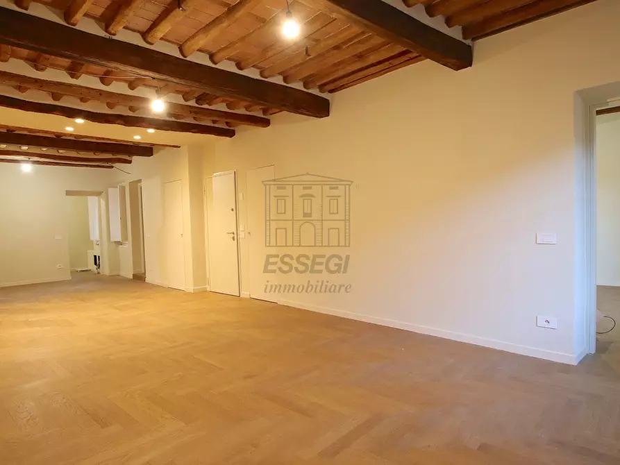 Immagine 18 di Appartamento in vendita  in Piazza San Giusto a Lucca
