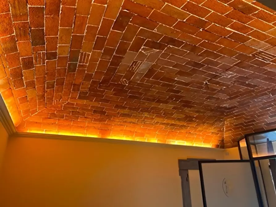 Immagine 13 di Locale commerciale in vendita  in Via Mordini a Lucca