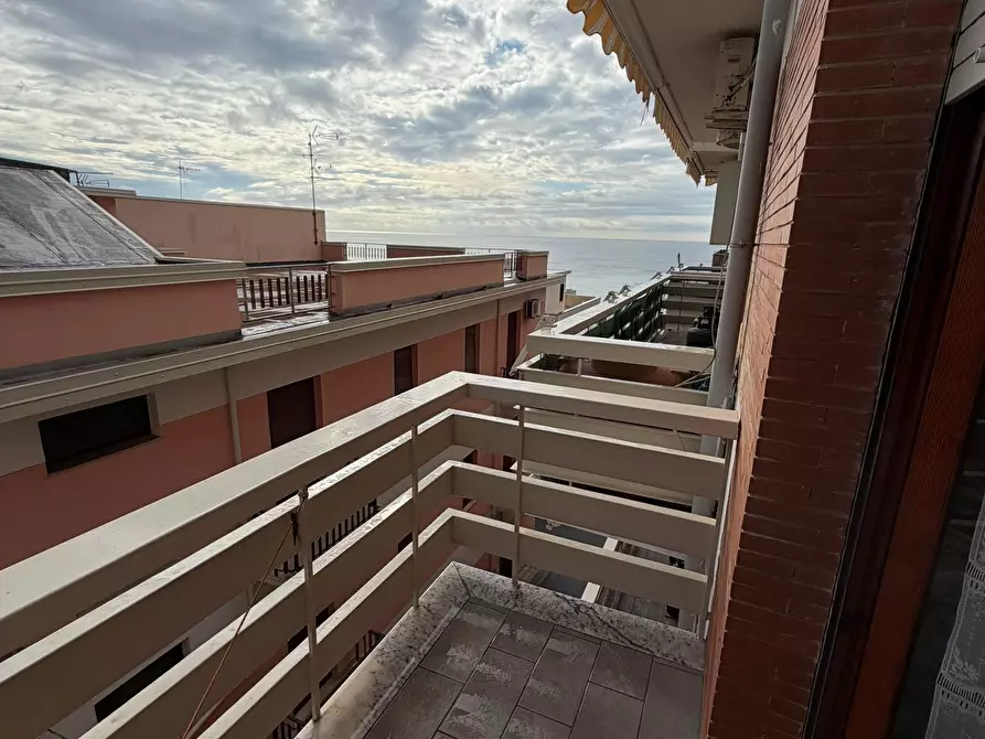 Immagine 8 di Quadrilocale in vendita  in Via Monte Nero 9 a Bova Marina