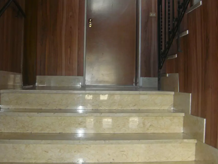 Immagine 10 di Pentalocale in vendita  in Via Guido Miggiano a Reggio Di Calabria