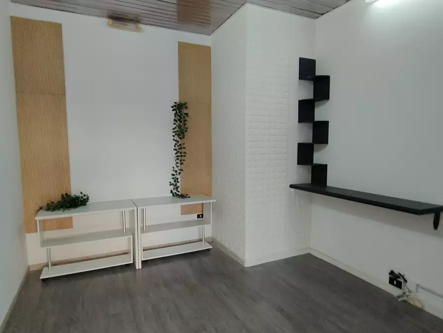 Immagine 1 di Locale commerciale in affitto  in Via Nino Bixio 41a a Reggio Di Calabria