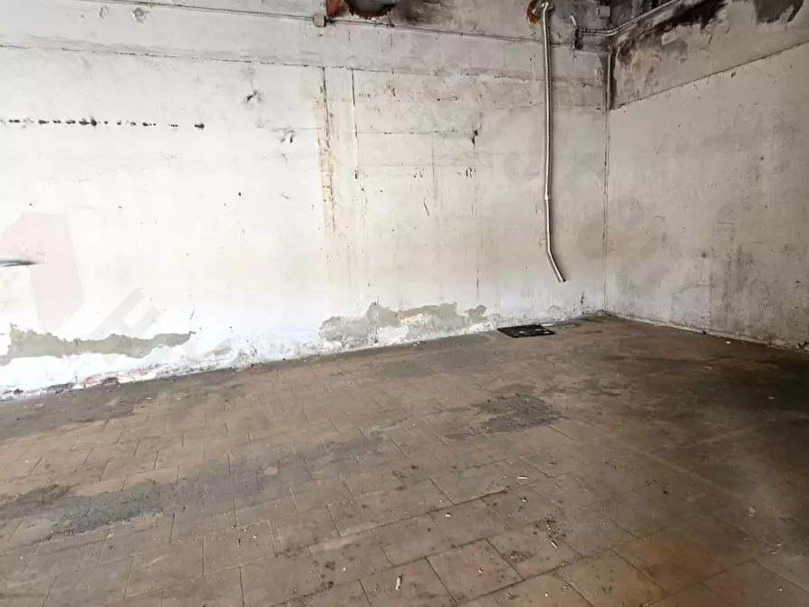 Immagine 3 di Magazzino in vendita  a Selargius