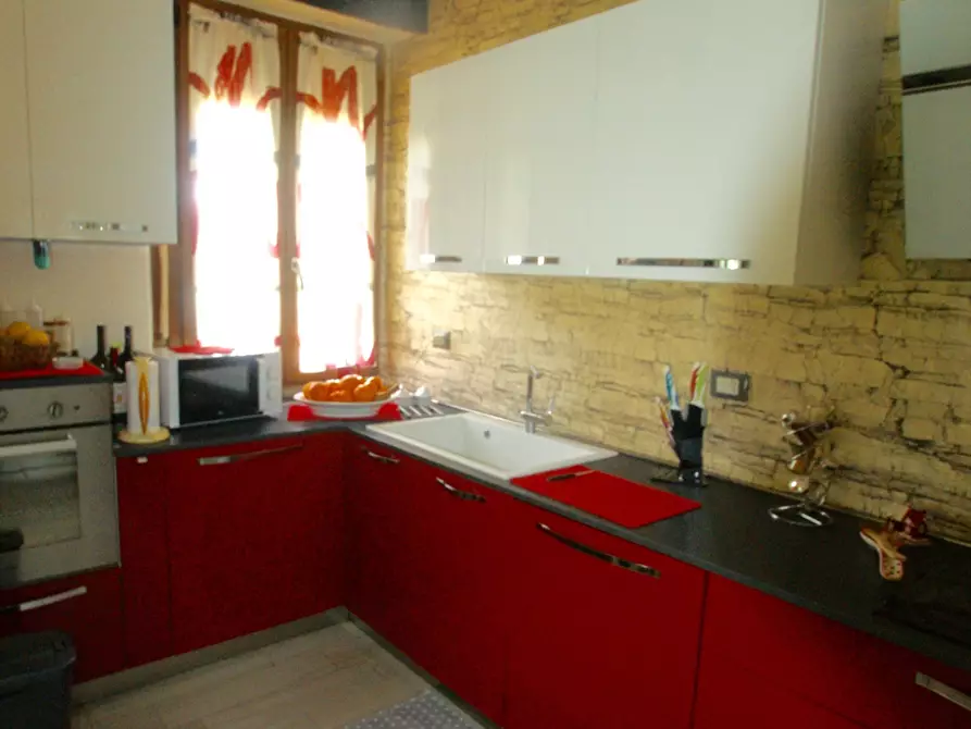 Immagine 5 di Porzione di casa in vendita  a Ameglia