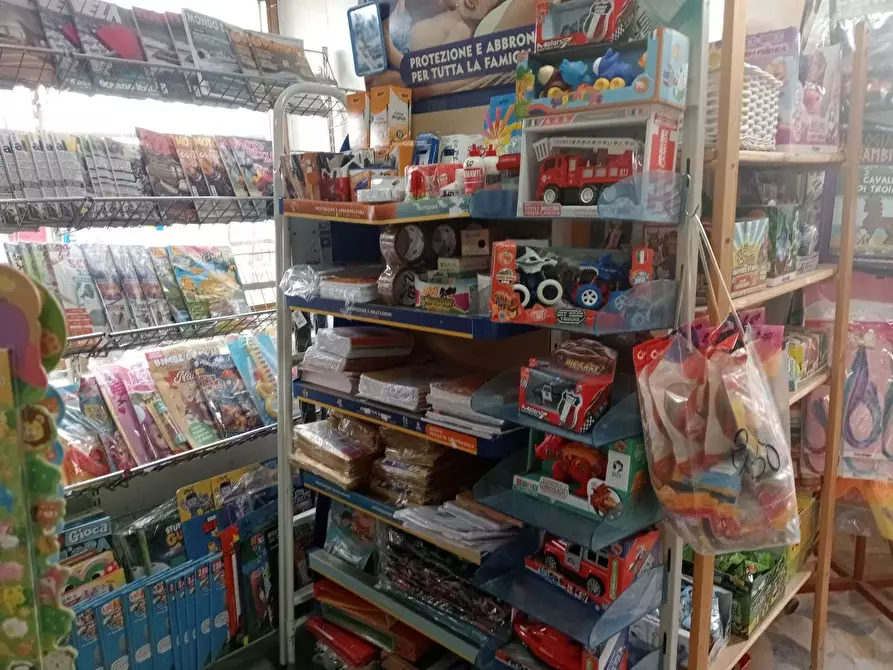 Immagine 2 di Tabaccheria in vendita  a Ameglia