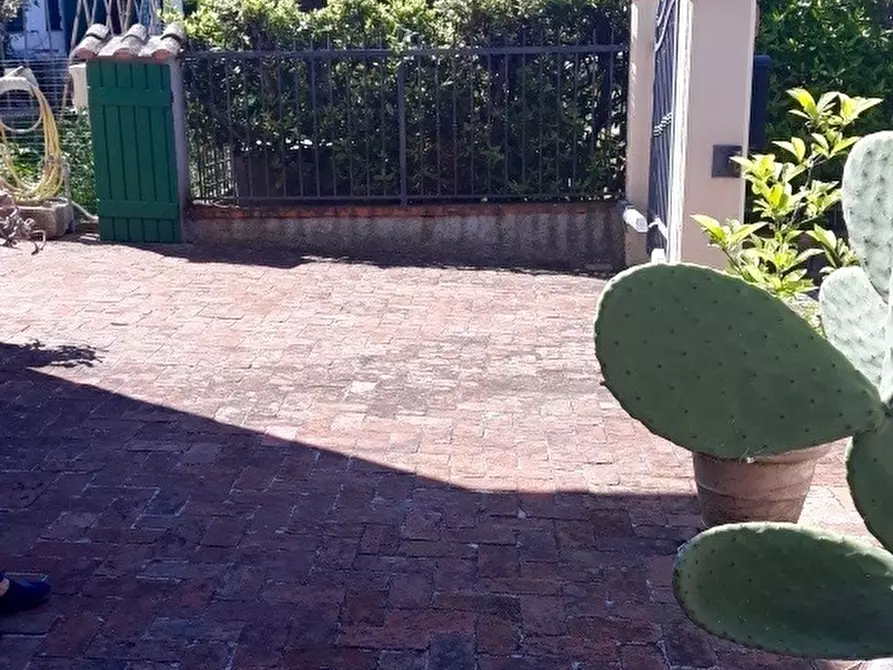 Immagine 3 di Casa indipendente in vendita  a Ameglia