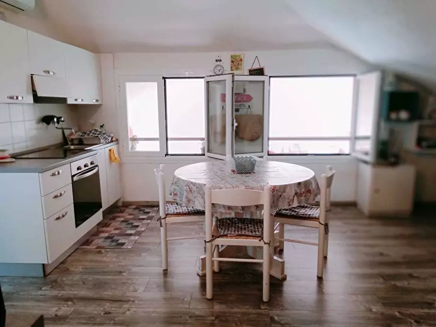 Immagine 2 di Mansarda in vendita  a Ameglia