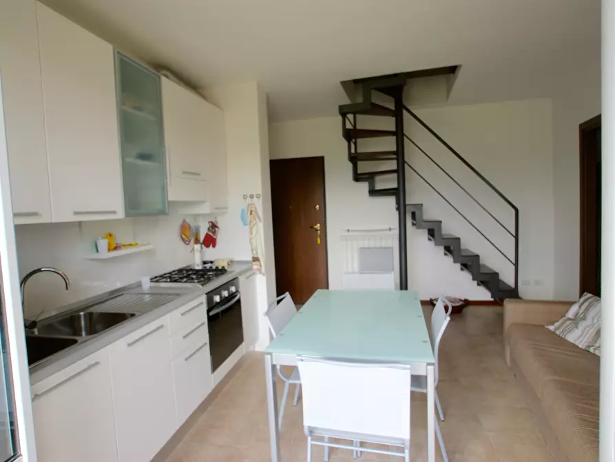 Immagine 5 di Trilocale in vendita  a Ameglia