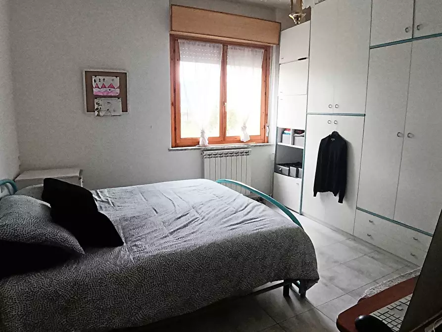 Immagine 4 di Bilocale in vendita  a Ortonovo