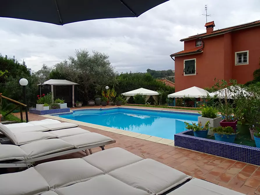 Immagine 5 di Villa in vendita  a Sarzana