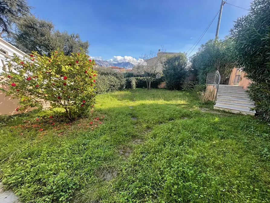 Immagine 3 di Porzione di casa in vendita  a Carrara