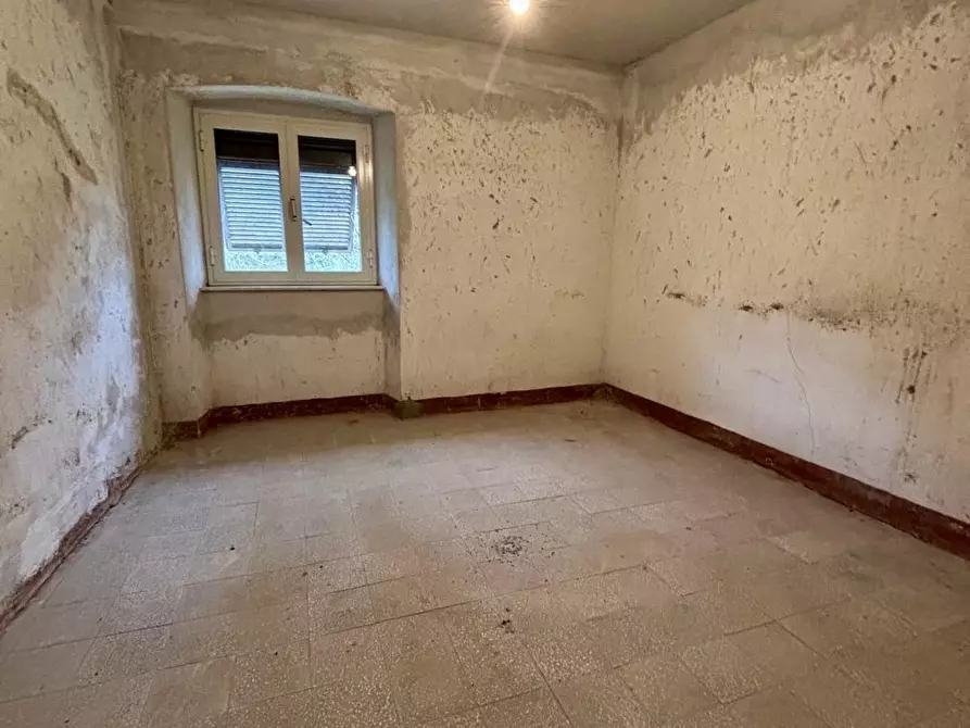 Immagine 47 di Villa in vendita  a Castelnuovo Magra