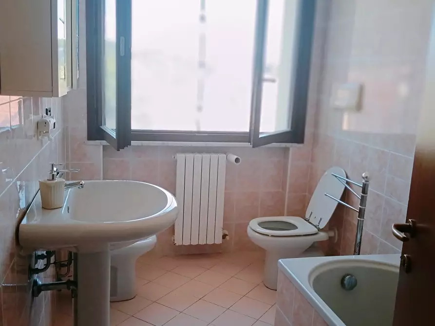 Immagine 20 di Quadrilocale in vendita  a Ameglia