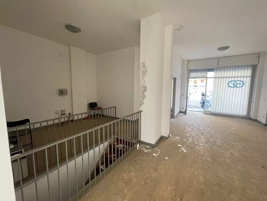 Immagine 15 di Locale commerciale in vendita  in Piazzale Giotto 46 a Perugia