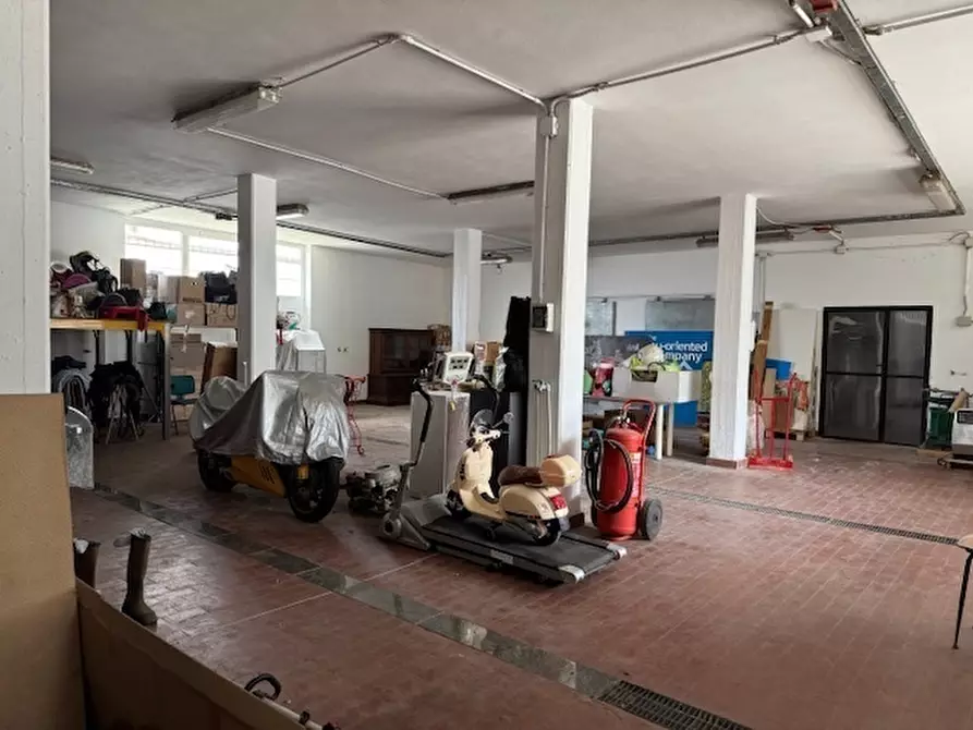 Immagine 6 di Capannone industriale in affitto  in Strada Statale 1 a Massa
