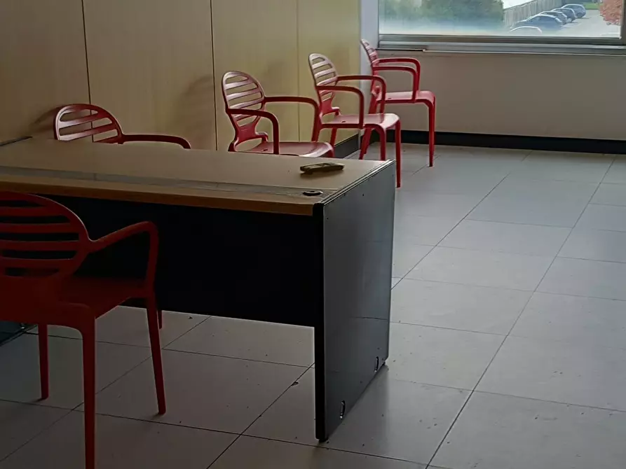 Immagine 9 di Ufficio in affitto  in Strada Statale 1 a Sarzana