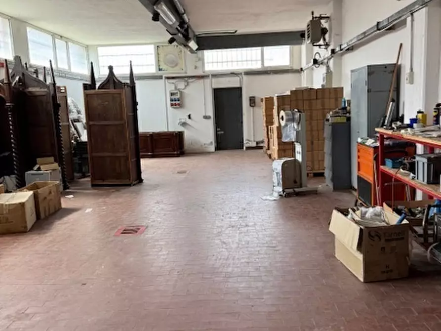 Immagine 1 di Capannone industriale in affitto  in Strada Statale 1 a Massa