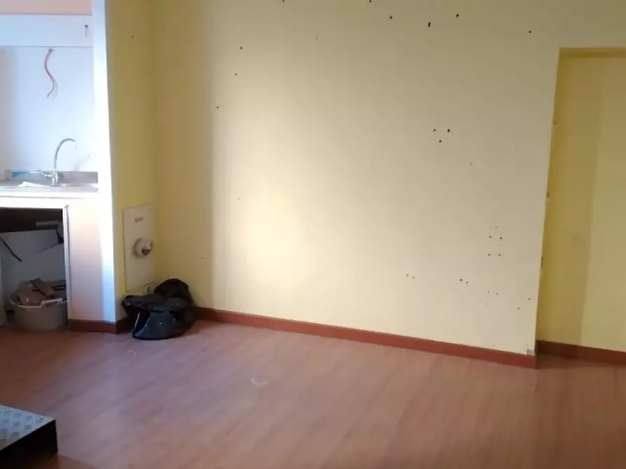 Immagine 8 di Locale commerciale in vendita  a Jesi