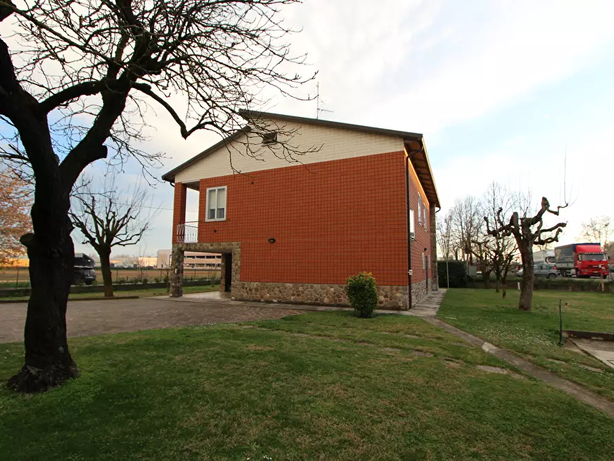 Immagine 4 di Casa indipendente in vendita  in Via Tombetto 18-22 a Valsamoggia