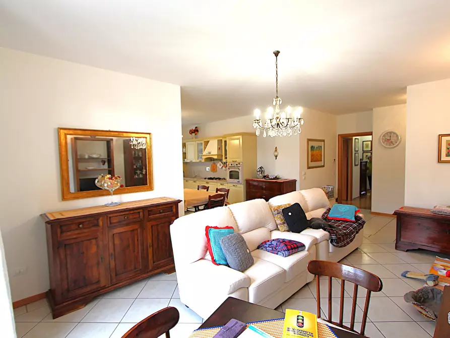 Immagine 3 di Appartamento in vendita  in Piazza Lorenzo D' Auria 3 a Valsamoggia