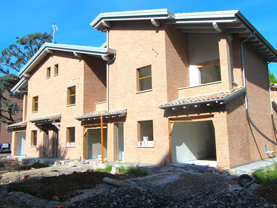 Immagine 1 di Porzione di casa in vendita  in Via Vanotto a Valsamoggia
