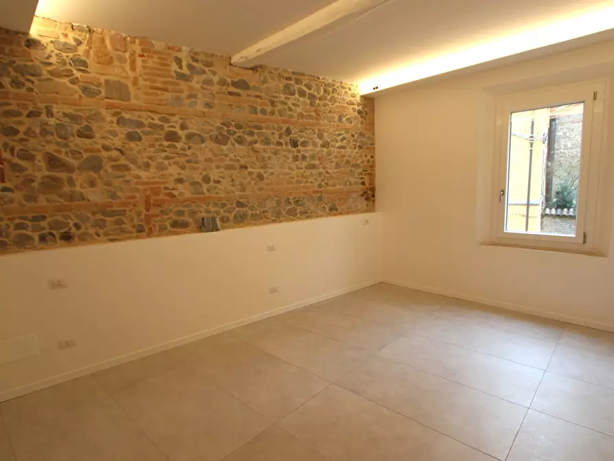 Immagine 10 di Appartamento in vendita  in Piazza Giuseppe Garibaldi a Valsamoggia