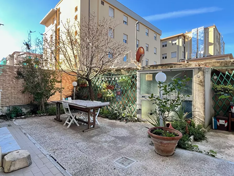 Immagine 22 di Trilocale in vendita  in Via Montebello 55 a Livorno