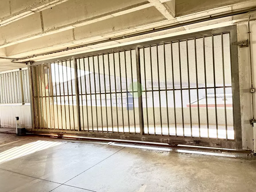 Immagine 8 di Garage in vendita  in Via delle Cateratte a Livorno