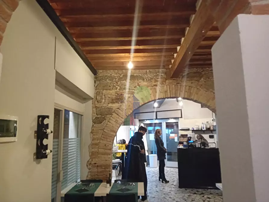 Immagine 1 di Pizzeria / Pub in affitto  in Via Galileo Galilei 27 a Livorno