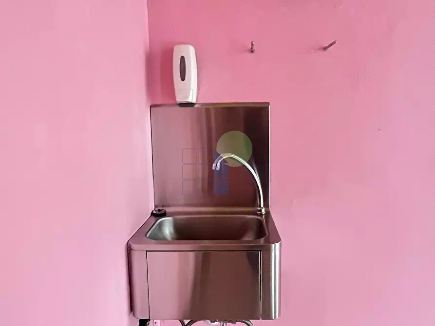 Immagine 12 di Capannone industriale in vendita  in Via Michon 48 a Livorno