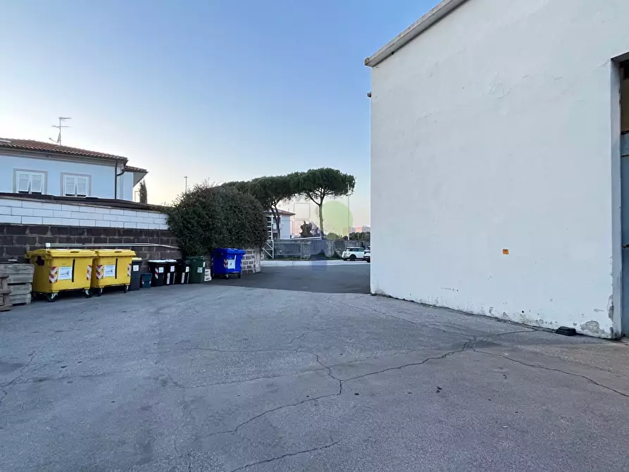 Immagine 5 di Locale commerciale in affitto  in Via delle Macchie 4 a Livorno