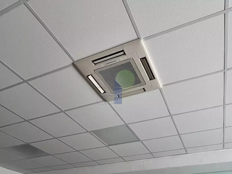 Immagine 14 di Attività artigianale in vendita  in Via  Cimarosa 55 a Livorno