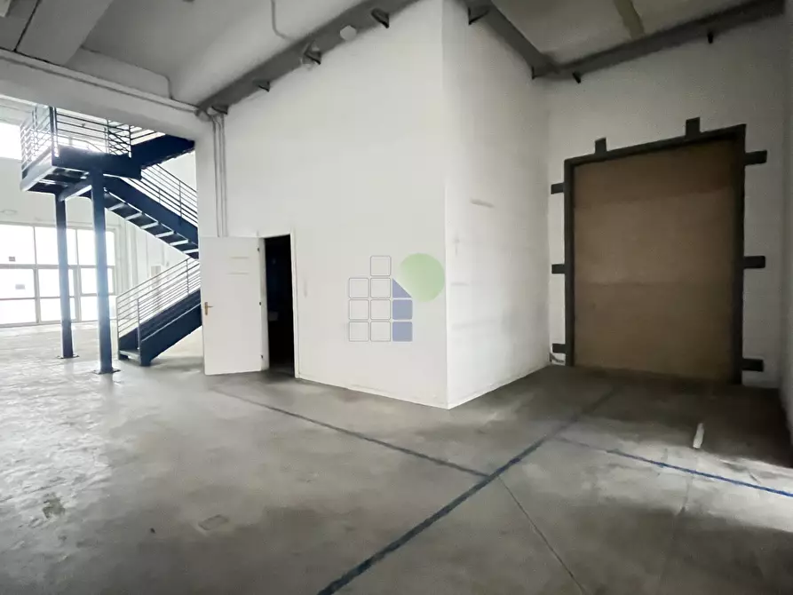 Immagine 13 di Attività artigianale in affitto  in Via Cimarosa 111 a Livorno