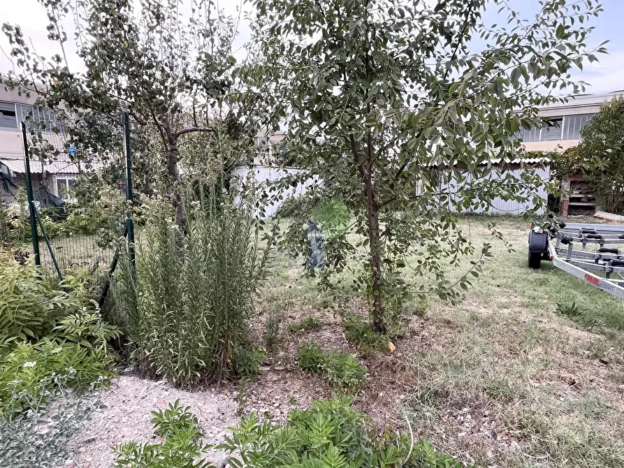 Immagine 20 di Garage in affitto  in Via Guido Rossa 44 a Rosignano Marittimo