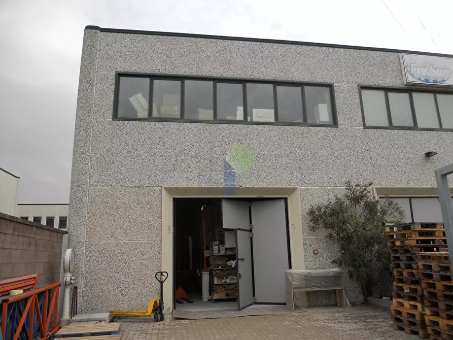 Immagine 3 di Attività artigianale in vendita  in Via Guarini a Livorno