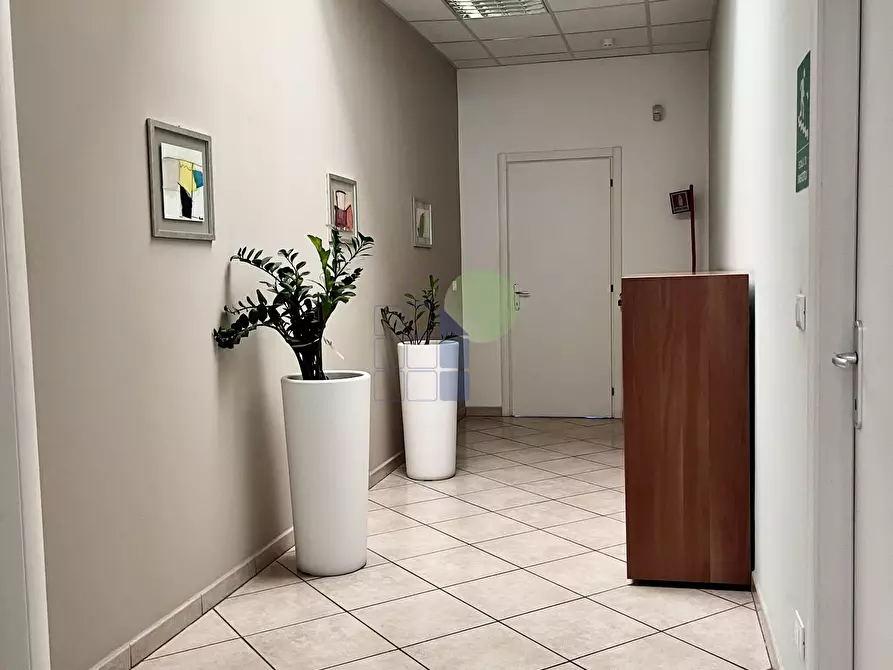 Immagine 2 di Attività artigianale in affitto  in Via  Cimarosa 55 a Livorno
