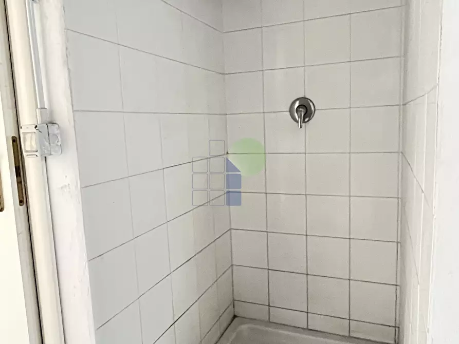 Immagine 2 di Attività artigianale in affitto  in Via Del Marzocco 40 a Livorno