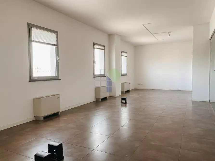Immagine 1 di Ufficio in affitto  in Via delle Corallaie 11 a Livorno