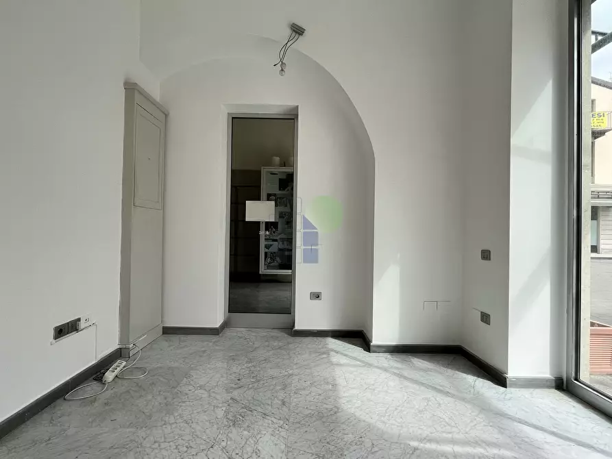 Immagine 1 di Locale commerciale in affitto  in Via Ricasoli 115 a Livorno