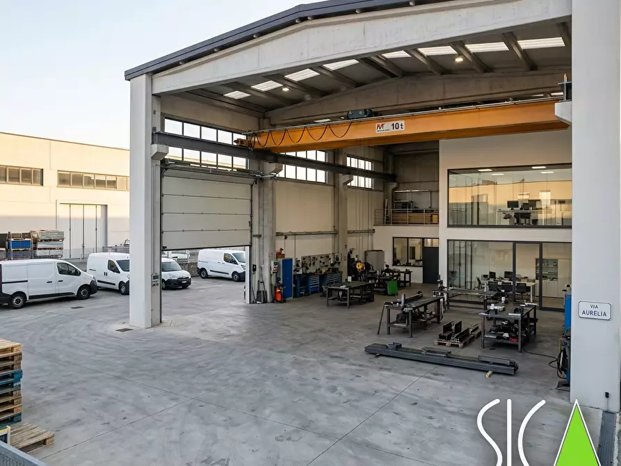 Immagine 1 di Capannone industriale in vendita  a Massa