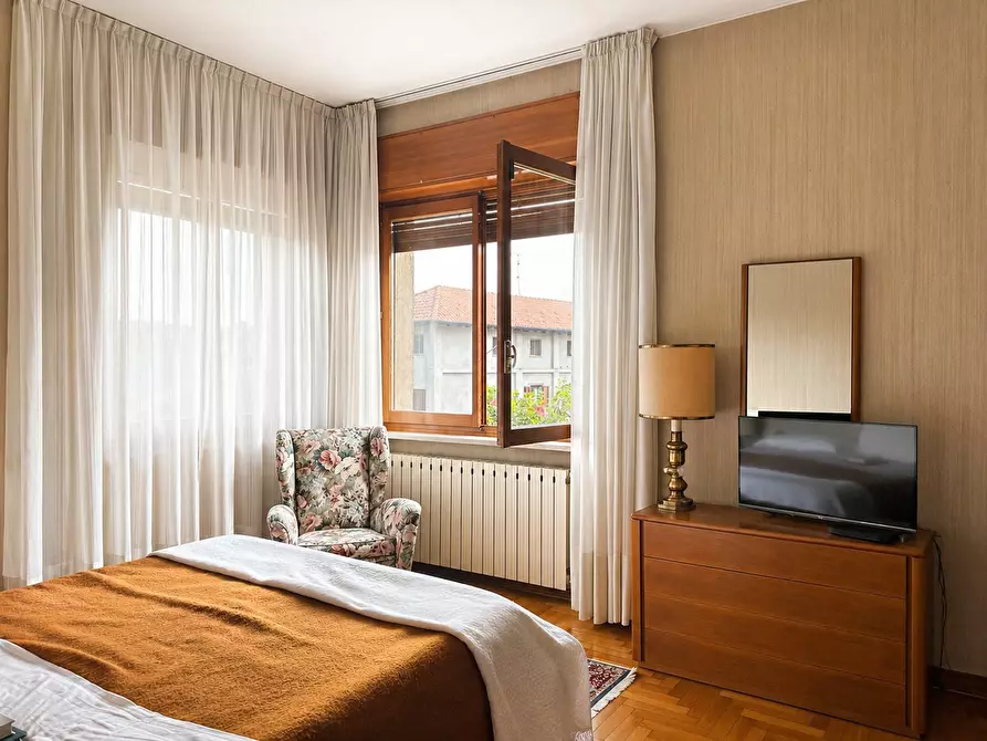 Immagine 10 di Villa in vendita  in Via Varallo Pombia 2 a Castelletto Sopra Ticino