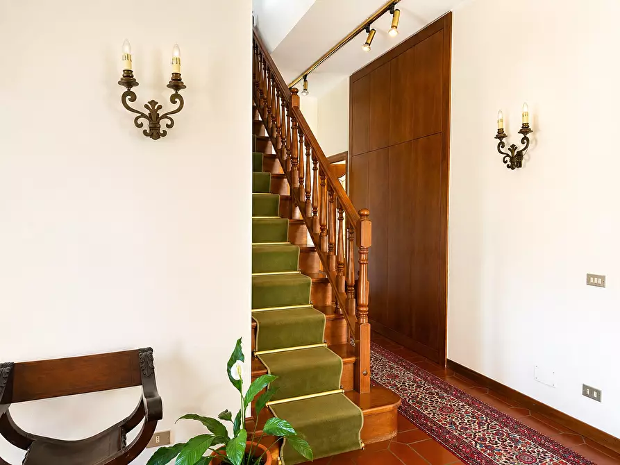Immagine 8 di Villa in vendita  in Via Varallo Pombia 2 a Castelletto Sopra Ticino