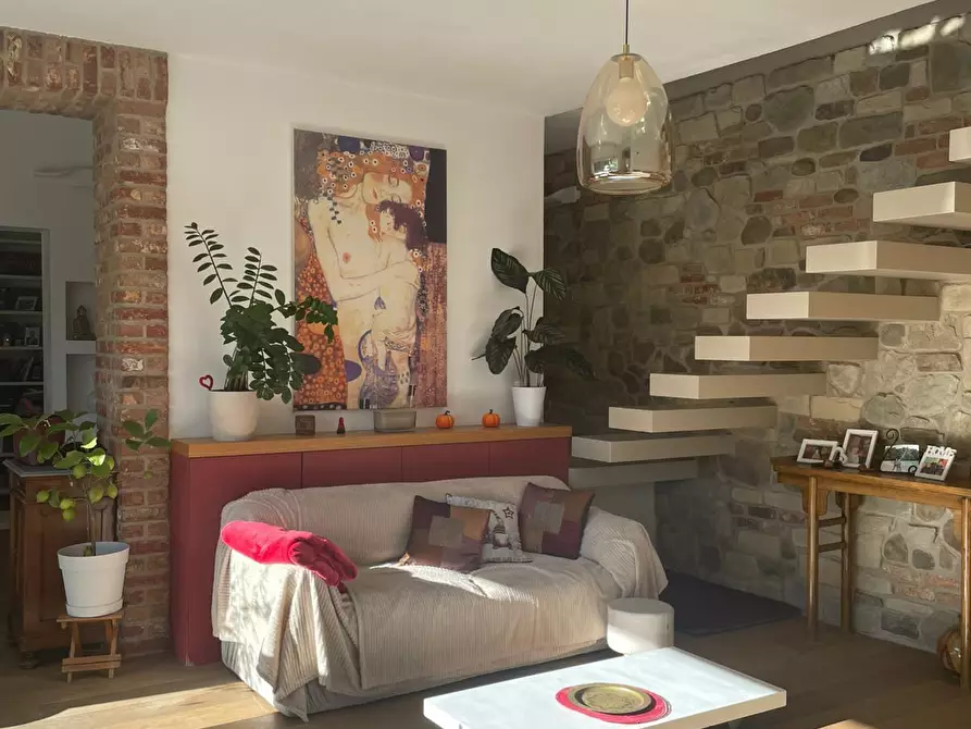 Immagine 1 di Rustico / casale in vendita  in Via Lanca 1 a Oleggio