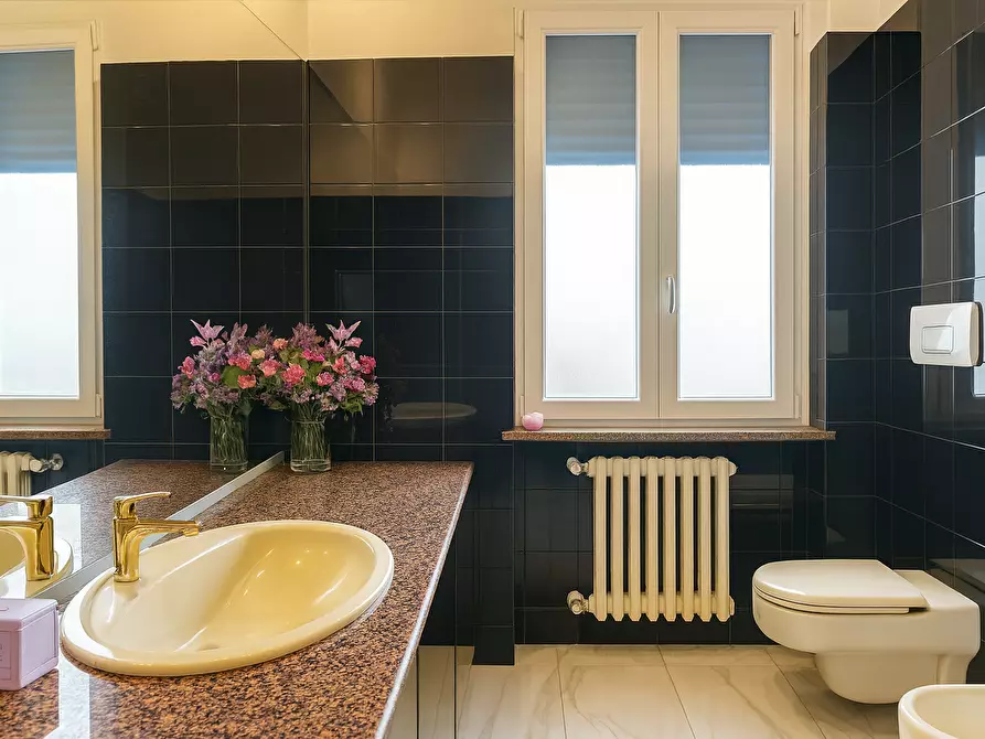 Immagine 14 di Trilocale in vendita  in Via Monviso 10 a Arona