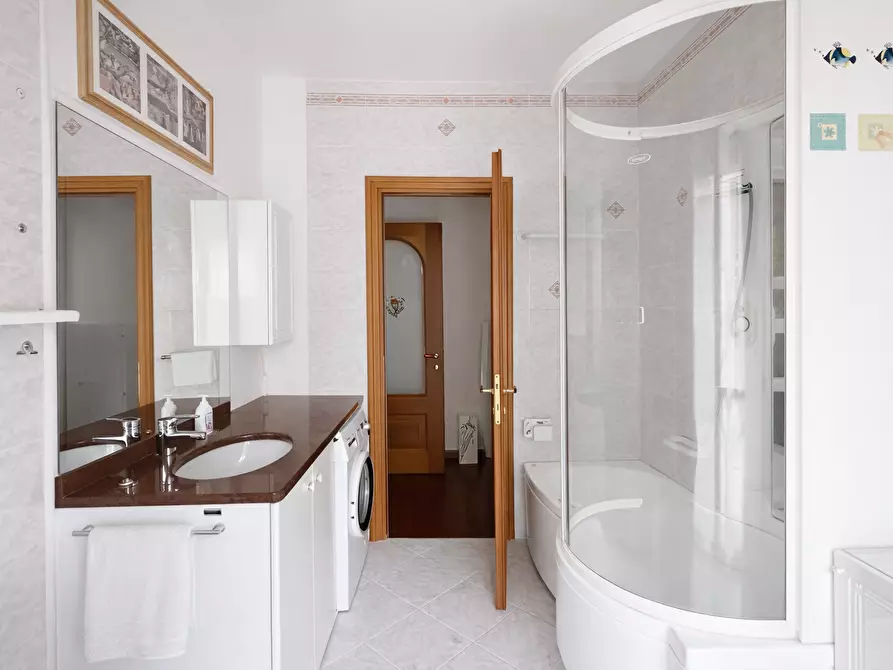 Immagine 12 di Bilocale in affitto  in Via XXIV Maggio 1 a Arona