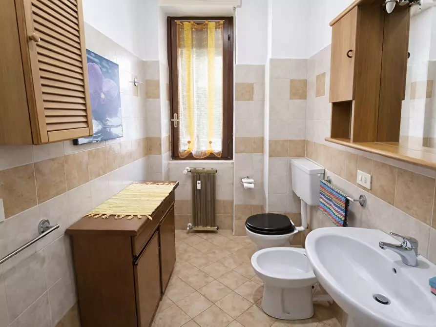 Immagine 9 di Bilocale in affitto  a Arona