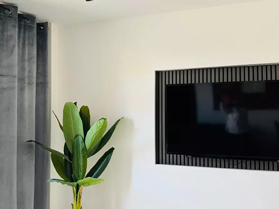 Immagine 2 di Pentalocale in affitto  a Arona