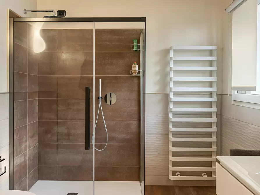 Immagine 32 di Villa in vendita  in Via Madonna della Motta 1 a Dormelletto