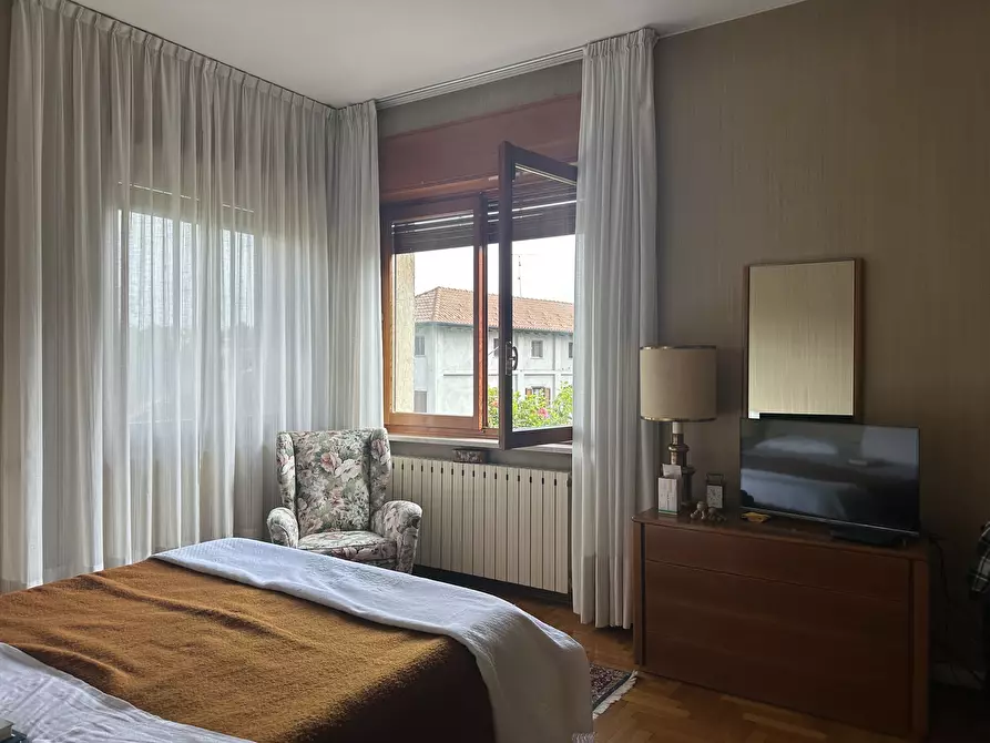 Immagine 7 di Villa in vendita  in Via Varallo Pombia 2 a Castelletto Sopra Ticino