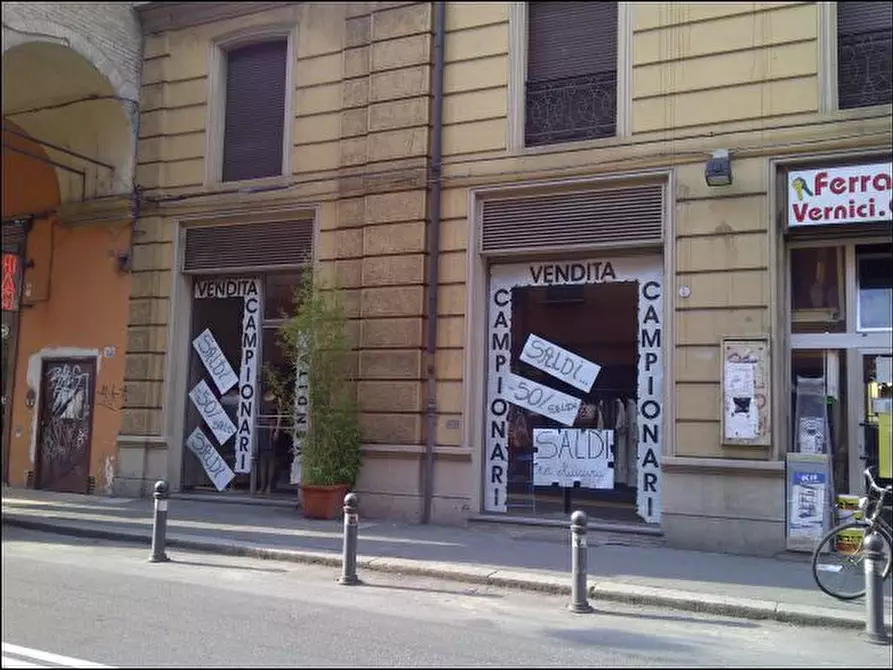 Immagine 2 di Locale commerciale in affitto  in Via Sant'Isaia 34a a Bologna